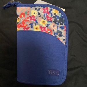 Nwt Makeup Brush Lug Canoe Holder Wildflower